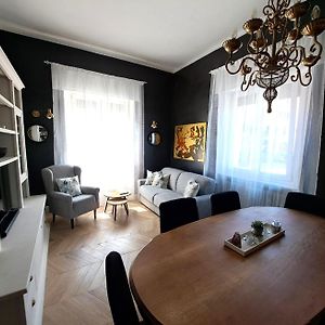 Appartement à 3 Chambres à Coucher