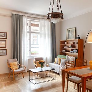 Spacious Family Suite Along River Side, In The Heart Of Buda