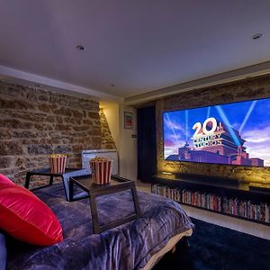 Studio Lit King-Size