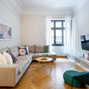 Meadows - Luxury 3-Bedroom Apartment In Athens