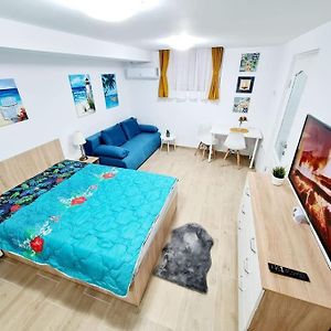 Studio Lit King-Size