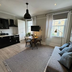 Studio Grande Lit King-Size