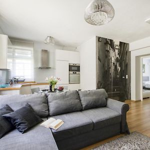 Nr 1 Europa22 Centrum Apartment Old Town Warsaw Stare Miasto Historyczna Kamienica Umiejscowiona W Zabytkowej Czesci Warszawy Obok Parku Multimedialnego I Barbakanu Parking 24H Sniadanie Opcjonaln Breakfast Optional Check In From 14 Pm Parter Ground