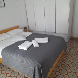 1 Casual Apartments