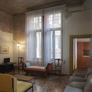 Melusina Apartments Rialto