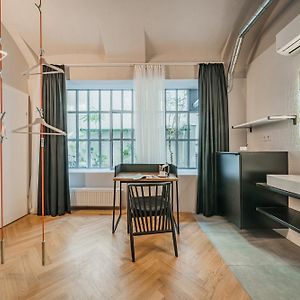 Easy Flat City Living