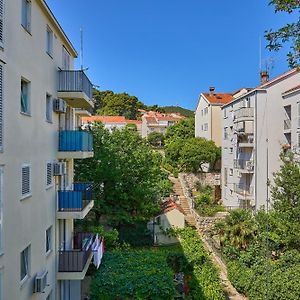 Apartment Mins