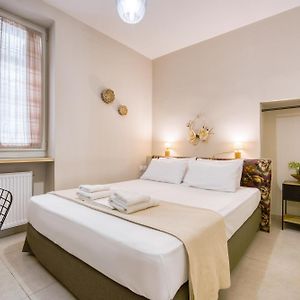 Pagrati/Hilton area, Bentzi (3) Boutique Apt. for 4