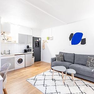 Studio Lit King-Size