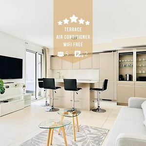 Appartement à 2 Chambres à Coucher