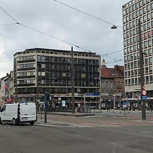 Antwerp Home Sweet Home 1 Double And 2 Single Beds