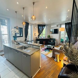 Modern Cozy Flat In The Marais Parking