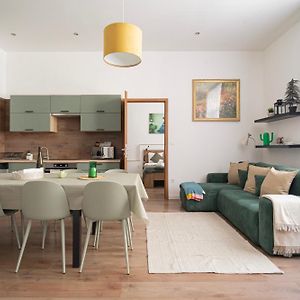 Premium Central Apartment With 4 Bedrooms 3 Bathrooms