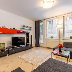 Castle Vista Getaway, Free Parking