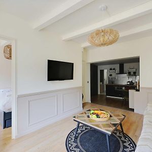 Beautiful Apartment 2Br - 4P Republique Temple