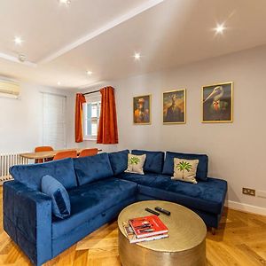 Appartement à 2 Chambres à Coucher