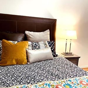 Vintage 2 Bed 2 Bath Suite Distillery District