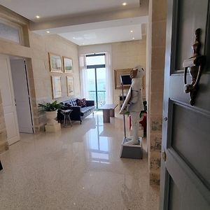 Appartement à 3 Chambres à Coucher