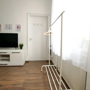 Studio Lit King-Size