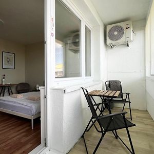 Air-Conditioned Studio, Close To City Centre & Tram Stop