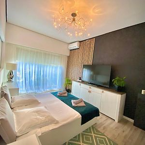 Sunny Riviera Apartment