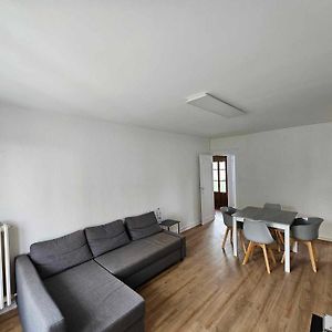Appartement à 2 Chambres à Coucher