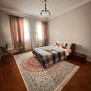 Appartement de Luxe à 2 Chambres à Coucher