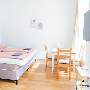 Studio Lit King-Size