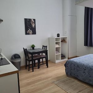Studio Lit King-Size