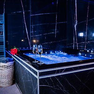 Romance Room & Love - Jacuzzi - Parking - Menton