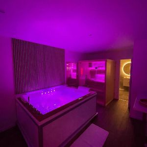 La Suite Bali Jacuzzi,Sauna,Netflix,Disney