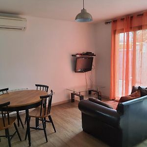 Appartement à 2 Chambres à Coucher