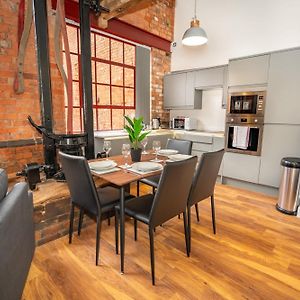 Stunning 2 Bed Warehouse Apartment, Birmingham
