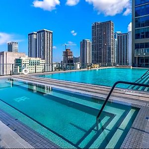 Luxurious King Bed Suite In Downtown Miami