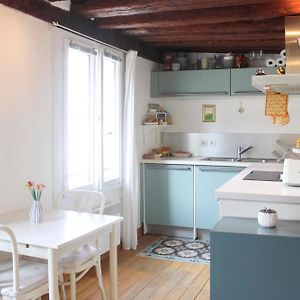 Bright And Quiet 25 M Apartment