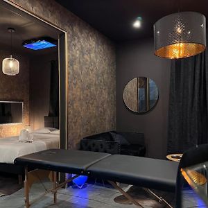 Love Room Claire 1