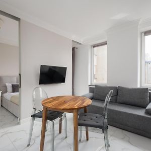 Chmielna Downtown Apartment