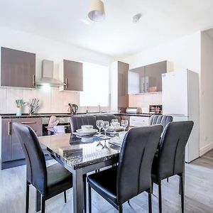 Big New House - 5Bdr Near City