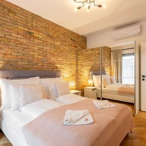 Romantic Home By Andrassy Street With Garage And Rooftop Pool