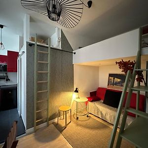 Studio Lit King-Size