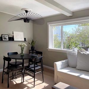 Comfortable And Stylish Apartment In Quiet Area Downtown