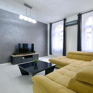 Appartement à 3 Chambres à Coucher