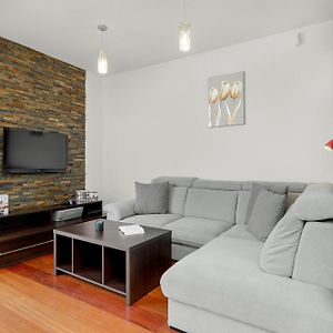 Gamers' Paradise - Modern Apartment With Parking In Cracow By Noclegi Renters
