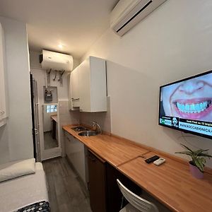 Studio In Zona Loreto Vicino Metro Mm1 E Mm2 - Lippino