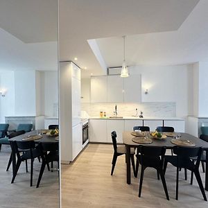 Appartement à 2 Chambres à Coucher