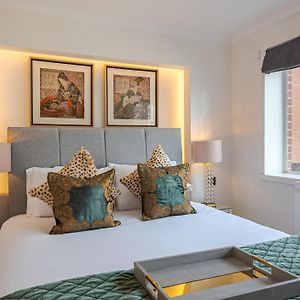 Modern Knightsbridge Apartment With Balcony Overlooking Harrods Prime Location