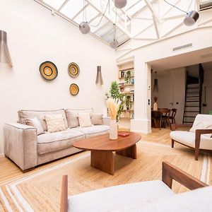 Appartement de Luxe à 2 Chambres à Coucher