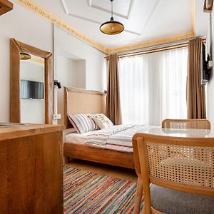 Armel Homes Galata