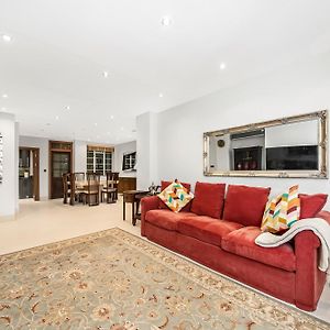 Appartement Suite à 3 Chambres à Coucher