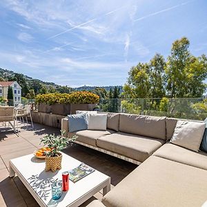 GuestReady - Picturesque Views from a Radiant Penthouse